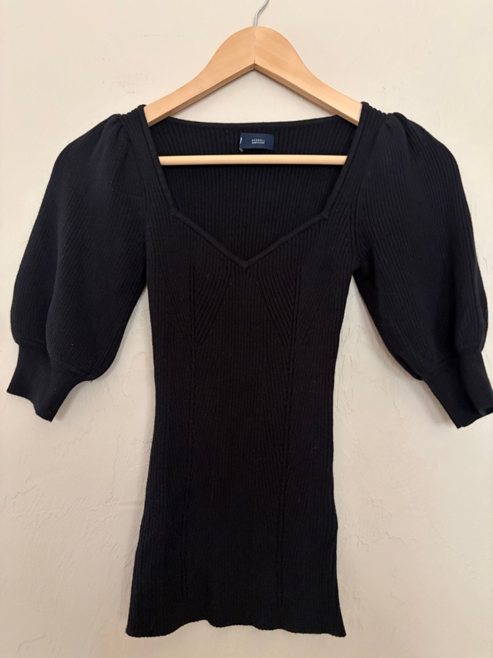 GAP Black Ribbed Puff Sleeve Knit Top. Excellent Condition!